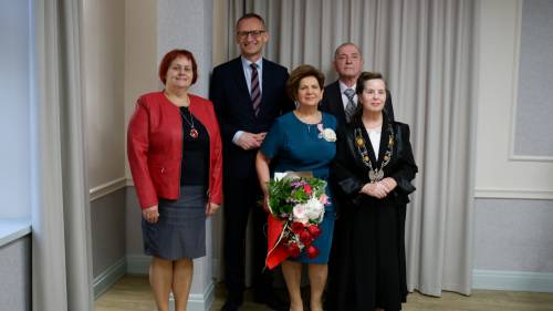 Zdjęcie przedstawia uroczystość jubileuszu pożycia małżeńskiego w Urzędzie Stanu Cywilnego w Pruszczu Gdańskim.