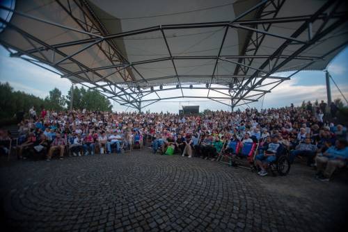 Szeroki kadr na publiczność.