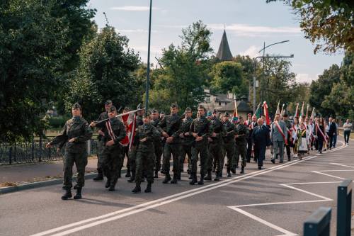 Żołnierze podczas przemarszu.