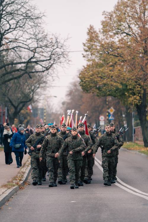 Przemarsz wojska ul. Wojska Polskiego.