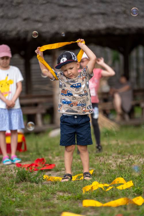 Dzieci podczas zabaw.