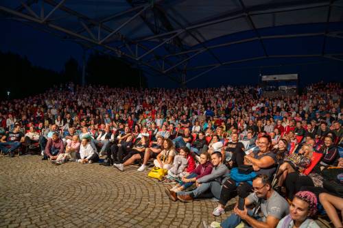 Publiczność podczas Wieczoru Stand-Up w ramach cyklu Faktoria Kultury w Pruszczu Gdańskim.