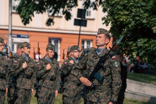 Żołnierze podczas obchodów.