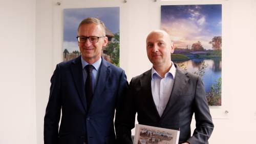 Burmistrz Pruszcza Gdańskiego Janusz Wróbel oraz były Zastępca Burmistrza ds. Komunalnych Radosław Klaczkowski.
