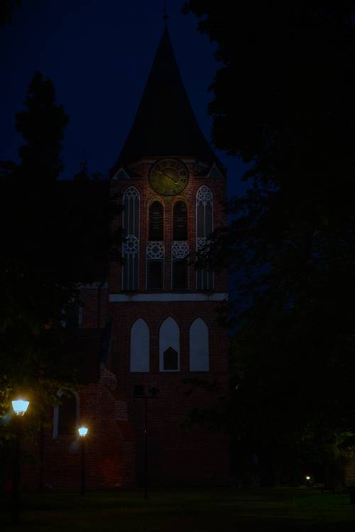 Pruszcz Gdański nocą - Kościół pw. Podwyższenia Krzyża Świętego