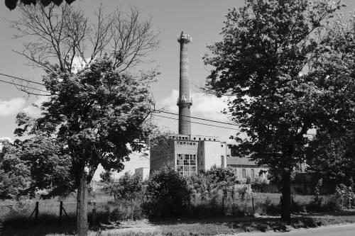 Cukrownia - zdjęcie czarni-białe.