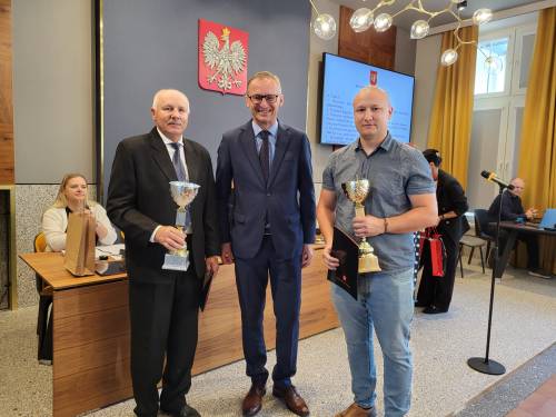 Zdjęcie z uroczystości. Wręczenie nagród.
