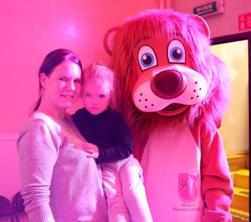 Uczestnicy balu karnawałowego z Lwem Pruszkiem