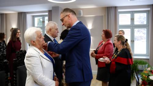 Burmistrz Pruszcza Gdańskiego wręcza Medal za Długoletnie Pożycie Małżeńskie