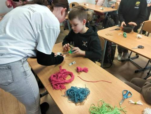 Uczeń z prowadzącą zajęcia