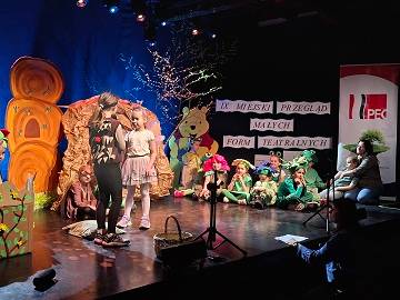 Występ jednej z grup przedszkolnych na scenie w CKiS