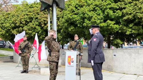 Rozpoczęcie uroczystości przez wojskowych