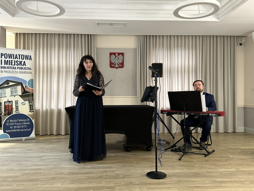 Artyści Ewa Mikulska i Andrzej Mikulski na koncercie w Domu Młynarza