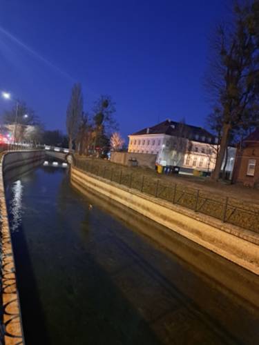 Widok na kanał Raduni i urząd miasta