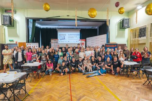 Zdjęcie grupowe uczestników mistrzostw w Rummikub