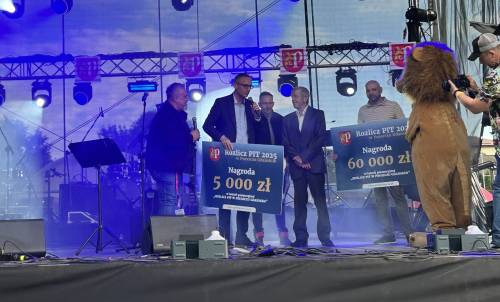 Burmistrz Pruszcza i nagrodzeni w Loterii Pit na scenie