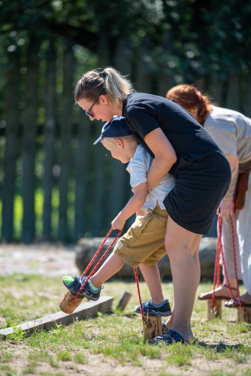 Zdjęcie przedstawia aktywności podczas Weekendu Strategii i Wojowników na Faktorii Handlowej