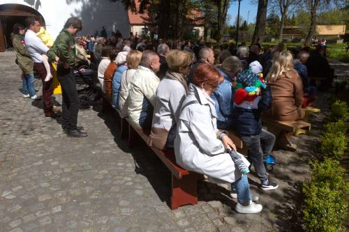 Uczestnicy mszy świętej w Kościele pw. Matki Boskiej Nieustającej Pomocy