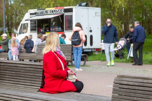 Piknik z okazji rocznicy uchwalenia Konstytucji 3 Maja w parku miejskim w centrum miasta Pruszcz Gdański.